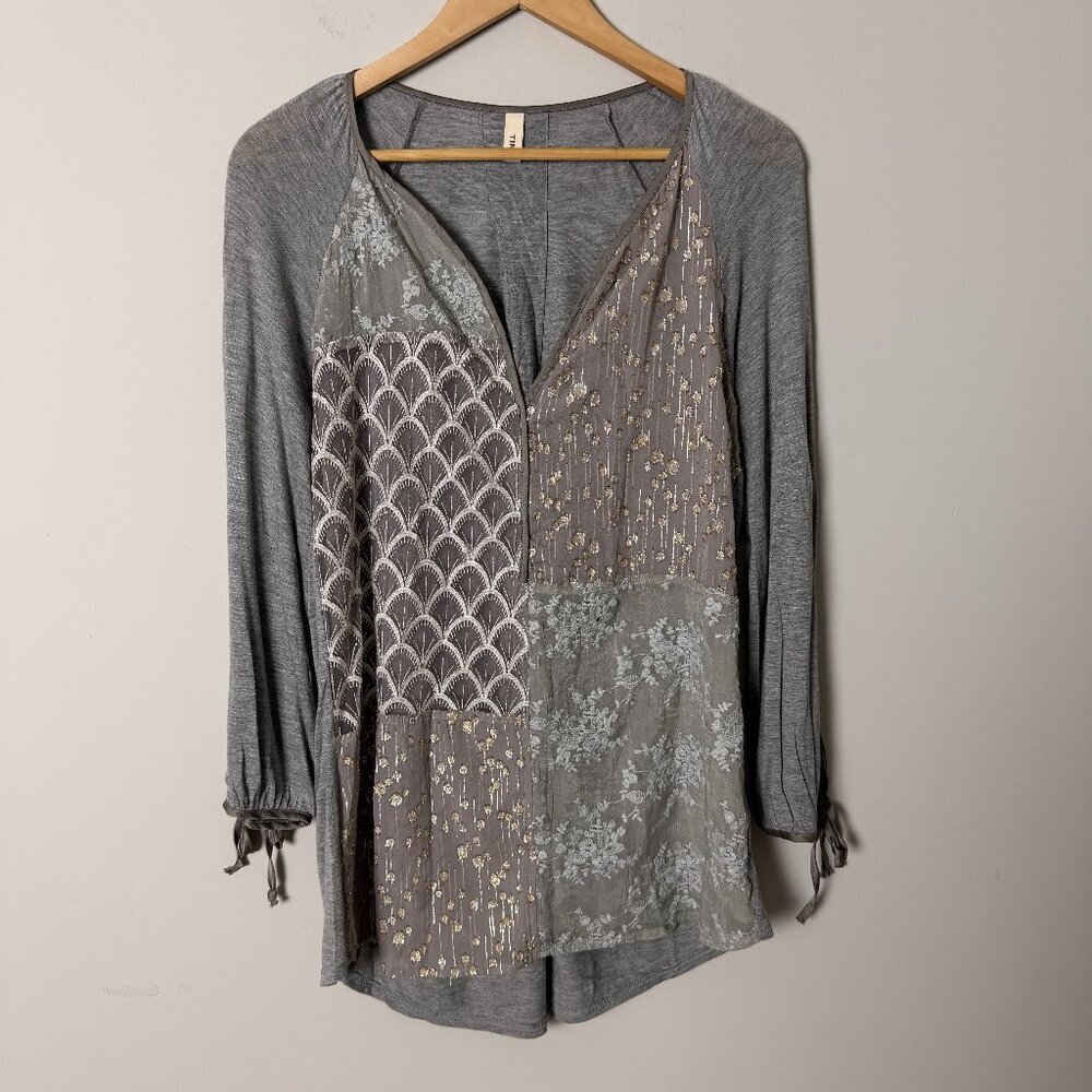 2/$30 Tiny Embroidered V-neck Tunic Large
